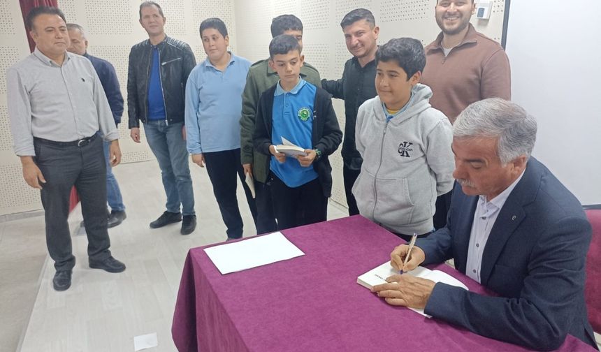 Öğrencilerden Yazar Çelik'e Soru Yağmuru: 'Fırat'ın İki Yakası' Üzerine Derin Analizler