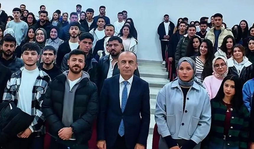 Rektör Mehmet Keleş, Besni'de öğrencilerle bir araya geldi