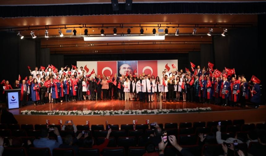 SANKO Üniversitesi yeni akademik yılı beyaz önlük töreniyle açtı