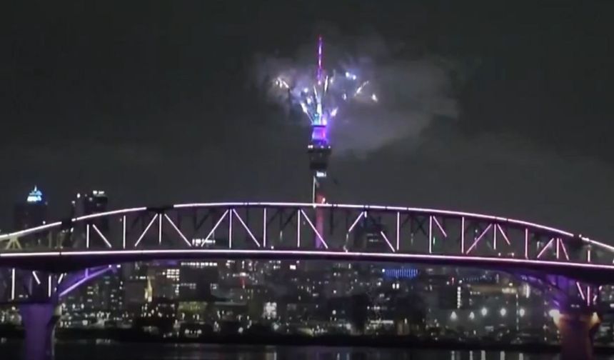 Yeni yılı ilk karşılayan ülke Kiribati oldu - Videolu Haber