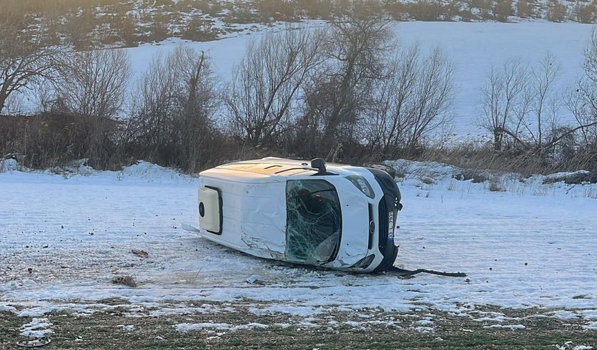 Adıyaman'da minibüs devrildi:4 yaralı