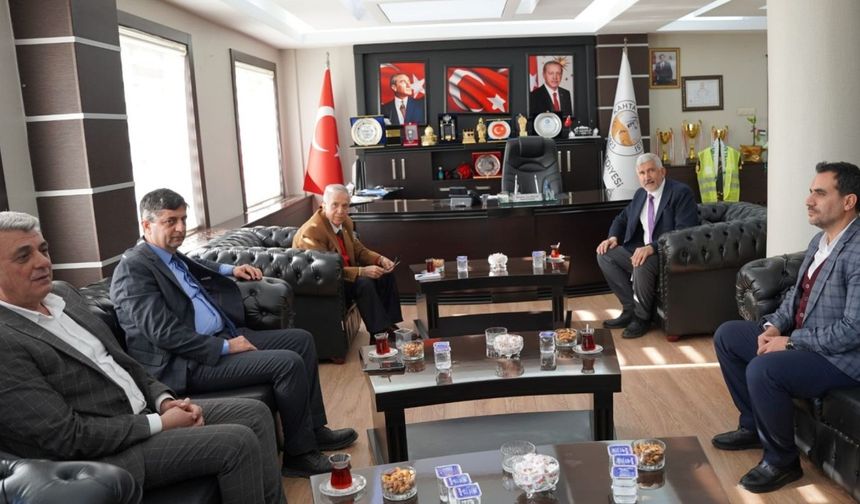 Belediye Başkanı Mehmet Can Hallaç, Yavuz Donat'ı Kahta'da ağırladı