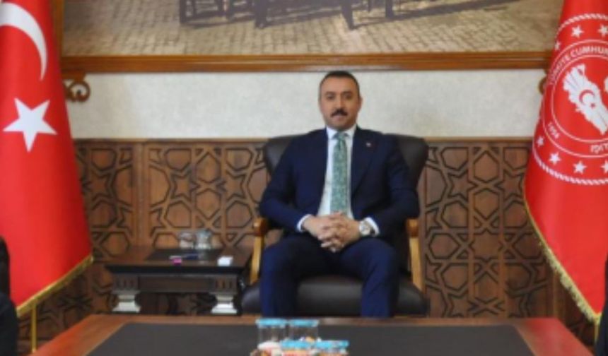 Çelikhan Kaymakamı Pelvan: 'Malatya Karayolu'nu kapattık, zorunlu olmadıkça trafiğe çıkmayın' - Videolu Haber