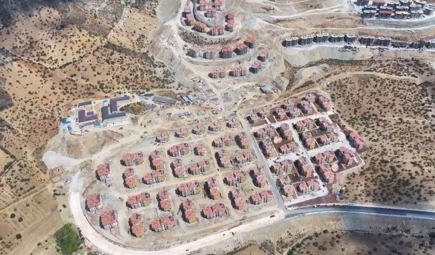 Gölbaşı'nda deprem mağdurları: 'Bizi deprem değil, müteahhit mağdur etti'