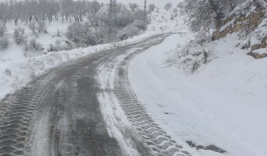 Gölbaşı'nda yoğun kar nedeniyle eğitime 1 gün ara verildi