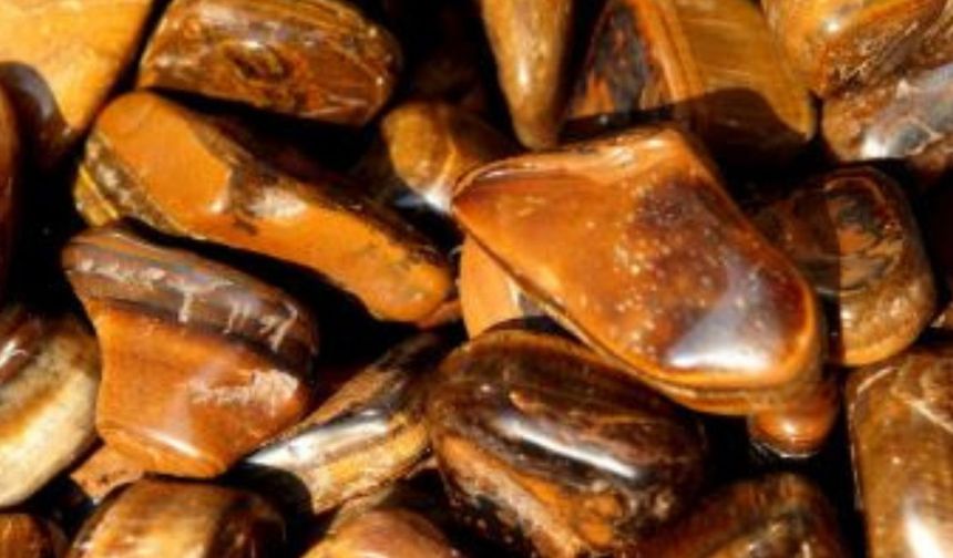 Güç, cesaret ve koruyuculuk sembolü: Kaplan gözü taşı nedir, hangi anlamlarla ilişkilendiriliyor?