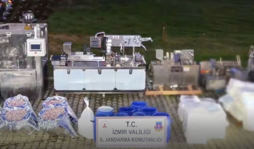 İzmir'de çok miktarda uyuşturucu hap hammaddesi ele geçirildi - Videolu Haber