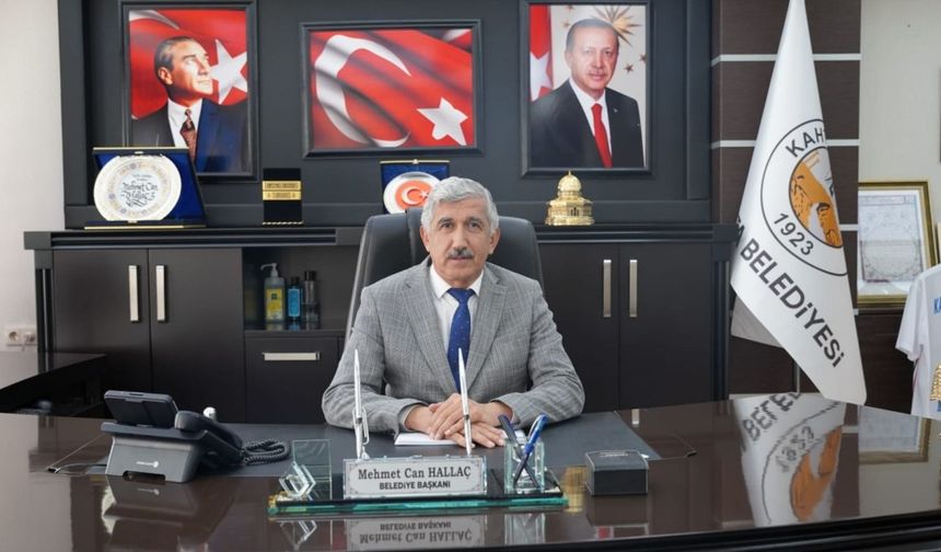 Kahta Belediye Başkanı Hallaç'tan Türk Bayrağı'na yapılan saygısızlığa sert tepki