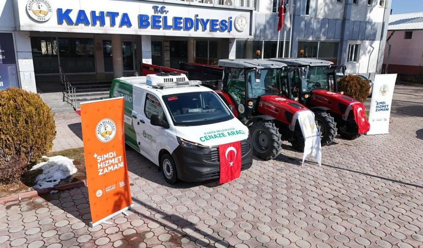 Kahta Belediyesi filosuna yeni cenaze aracı ve traktörler eklendi