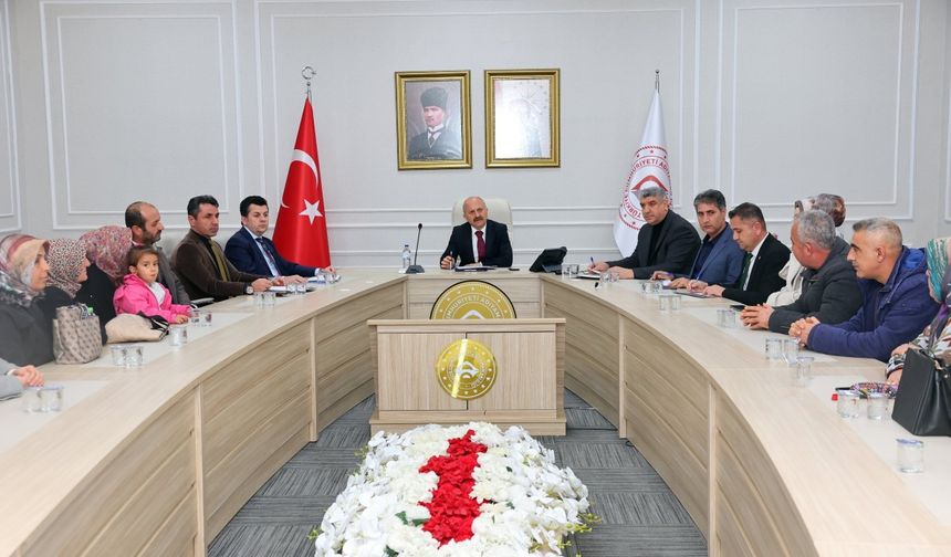 Adıyaman Valisi Varol kendi durumlarına göre iş arayan vatandaşlarla bir araya geldi