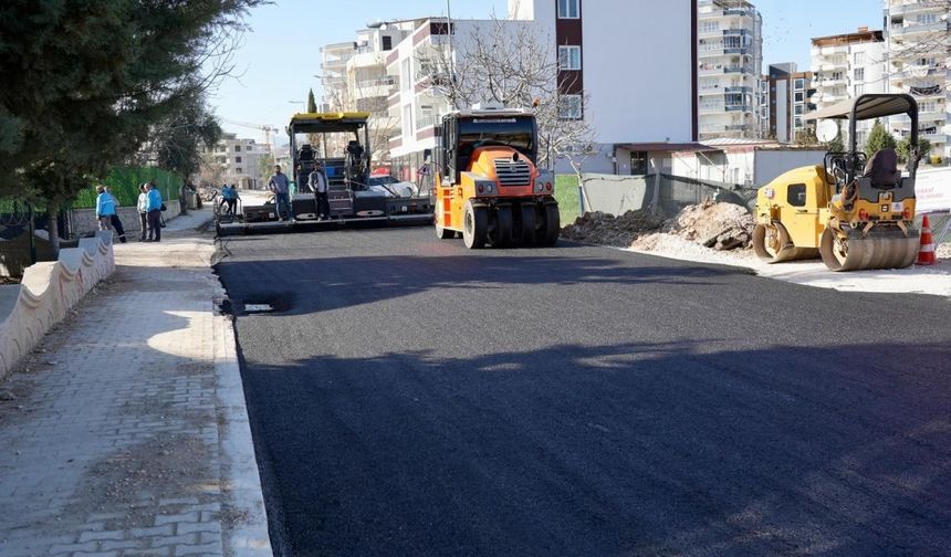Adıyaman Belediyesi Yeni Mahalle'de Asfalt Serim Çalışmalarına Başladı