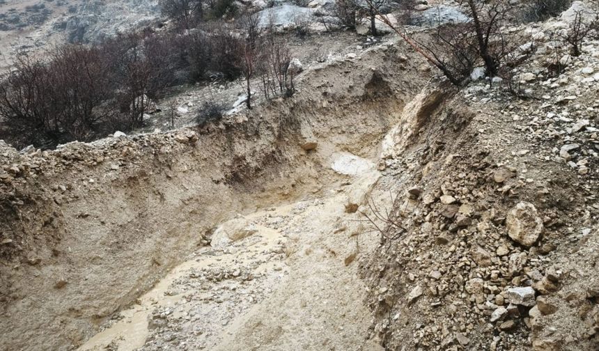 Adıyaman Tut'ta heyelan tehlikesi: Vatandaşlar tahliye edildi