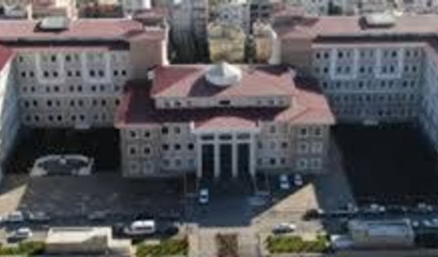 Adıyaman Valiliği binasında intihar girişimi!