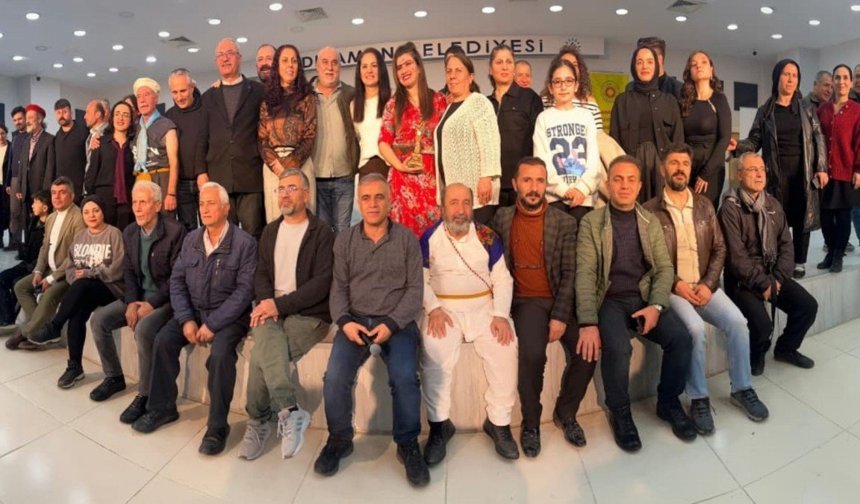 Adıyaman'da 21 Şubat Dünya Anadili Günü'nde Kürtçe 'Rastî' oyunu sahnelendi - Videolu Haber