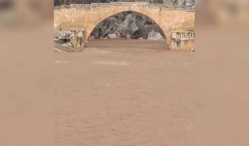 Adıyaman'da yağışlarla birlikte Cendere Çayı'nın seviyesi yükseldi - Videolu Haber