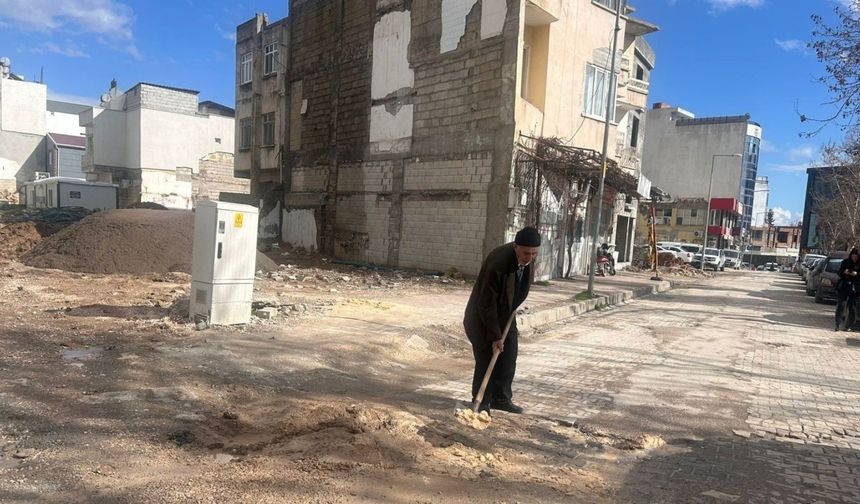 Adıyaman'da yol isyanı: Vatandaş küreği eline aldı - Videolu Haber