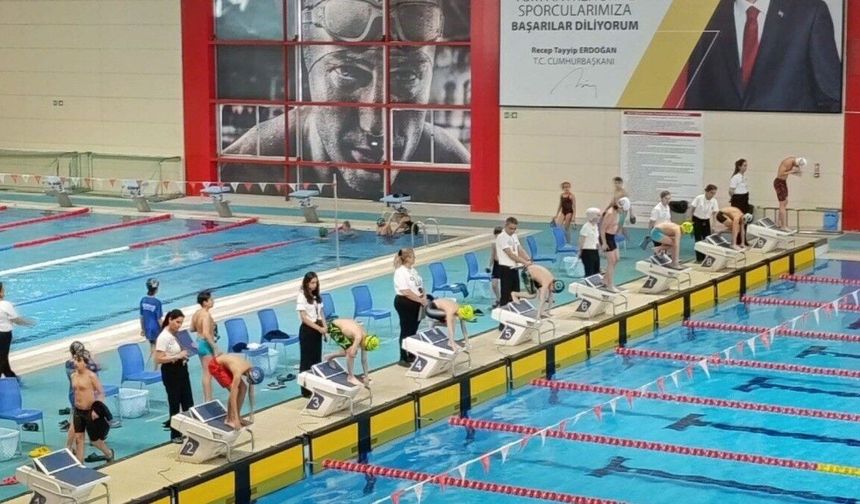 Adıyamanlı genç yüzücüler Mersin'de düzenlenen ligde barajı geçti - Videolu Haber