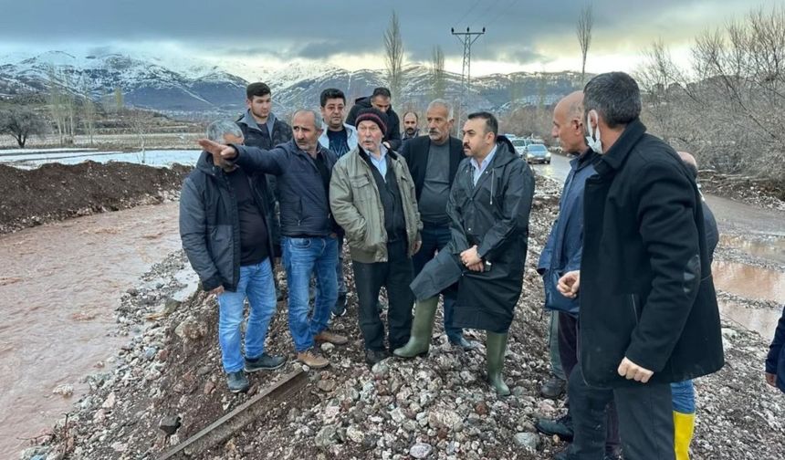 Çelikhan Kaymakamı Pelvan'dan heyelan ve taşkın bölgelerinde inceleme