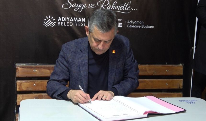 CHP Genel Başkanı Özel, 'Unutmayacağız' çadırında anı defterini imzaladı - Videolu Haber