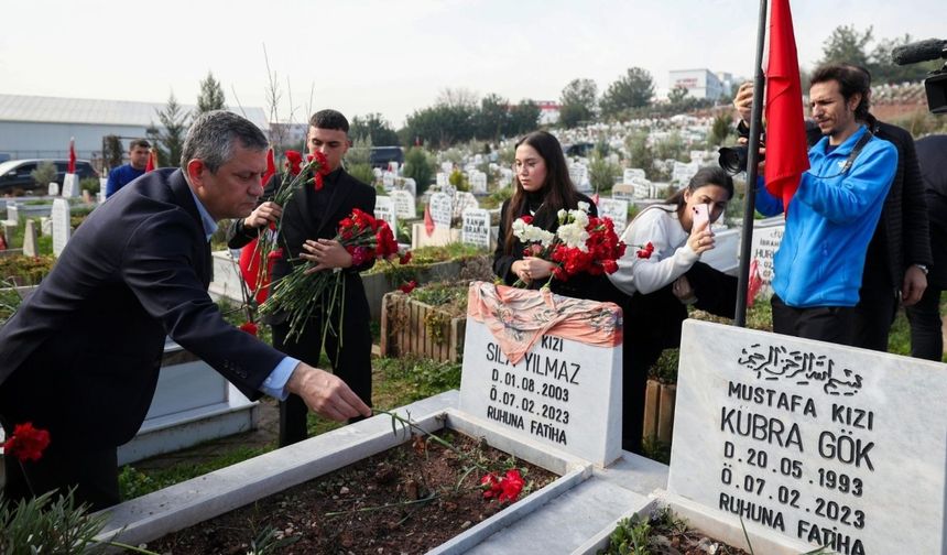 CHP Genel Başkanı Özgür Özel Kahramanmaraş'ta deprem şehitlerini andı