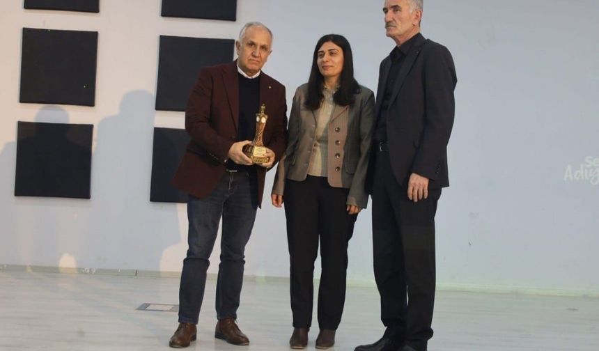 Emek ve Demokrasi Platformu'ndan deprem dayanışmasına teşekkür plaketi