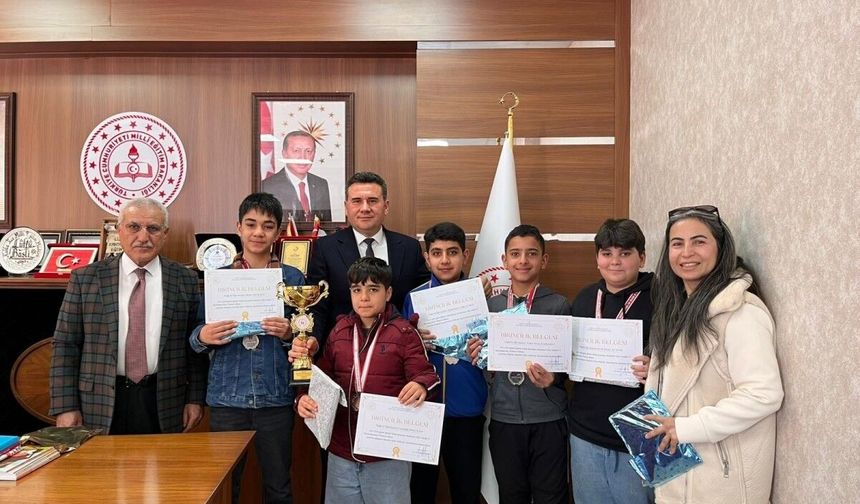 Girne Ortaokulu Öğrencilerinden Çifte Spor Başarısı