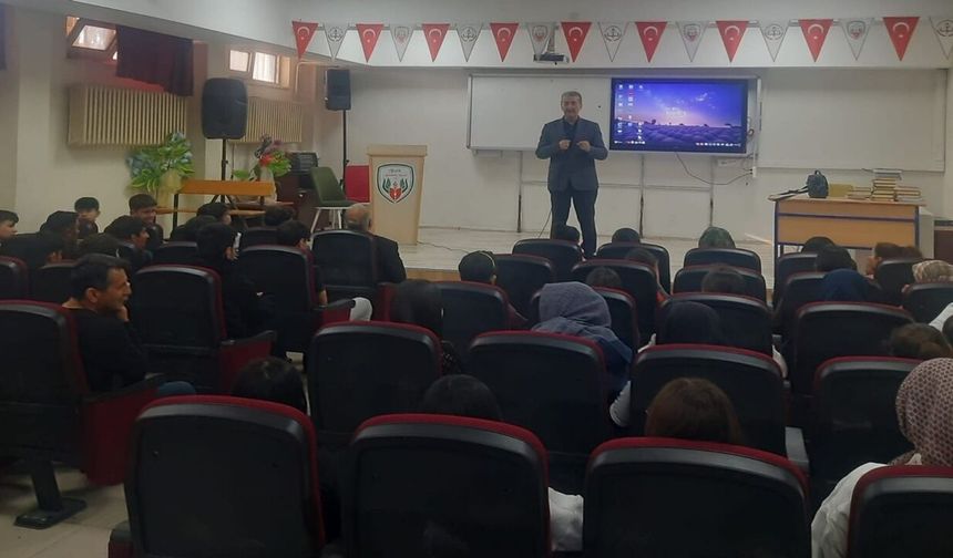 Fatih Anadolu Lisesinde ‘Ah O Eski Ramazanlar’ Konulu Sohbet