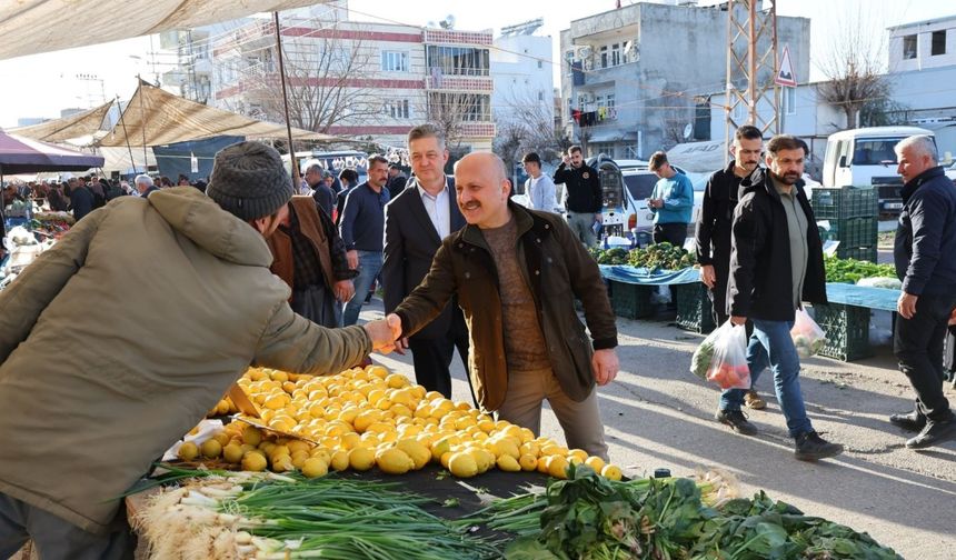 Vali Varol Semt Pazarında esnaf ve vatandaşların talep ve önerilerini dinledi
