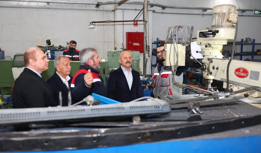 Vali Varol, tütün işleme makineleri üreten tesisi inceledi