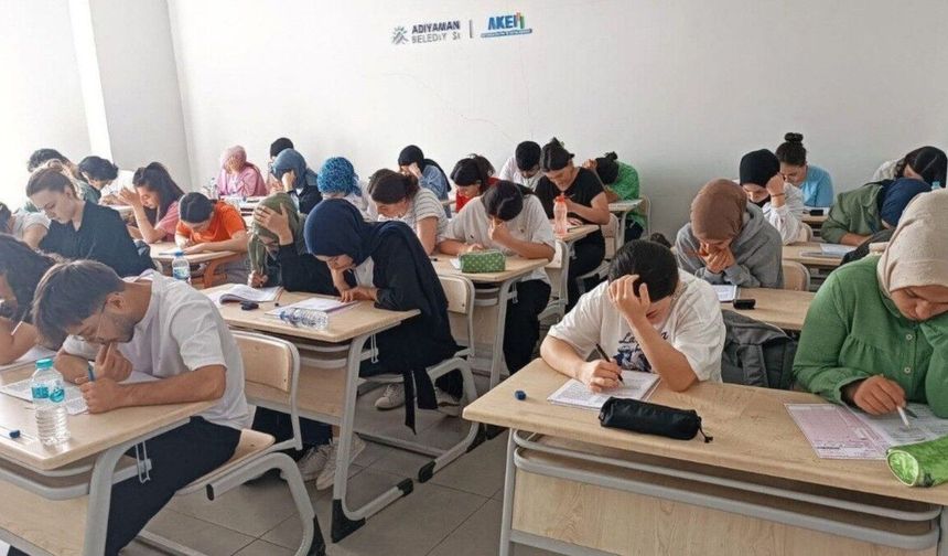 Adıyaman Belediyesi'nden 12. sınıf öğrencilerine YKS başvuru desteği