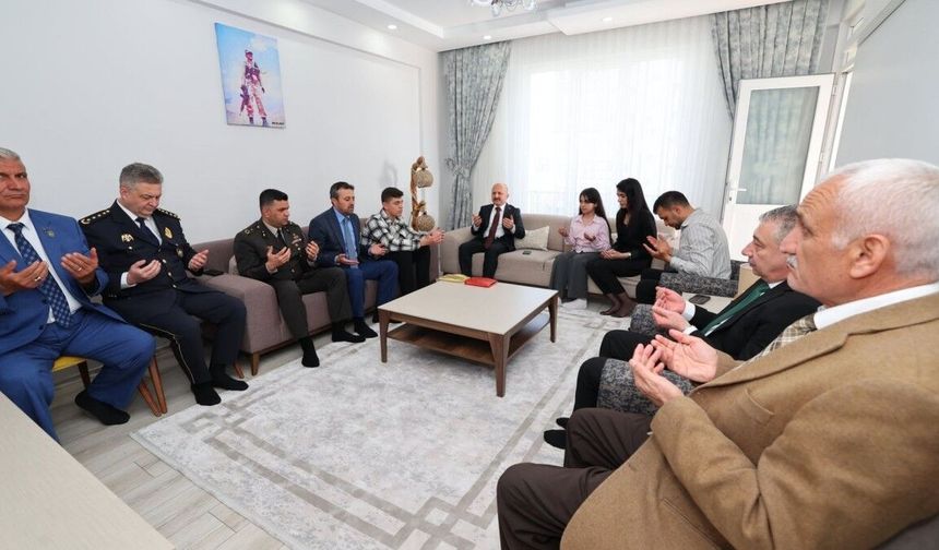 Adıyaman Valisi Dr. Osman Varol, Şehit Faruk Yüksel'in ailesini ziyaret etti