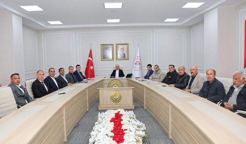 Adıyaman Valisi Osman Varol Muhtarlarla bir araya geldi