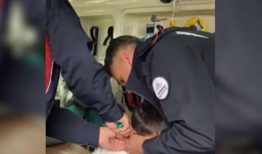 Adıyaman'da 7 yaşındaki çocuk plastik kelepçeden kurtarıldı - Videolu Haber