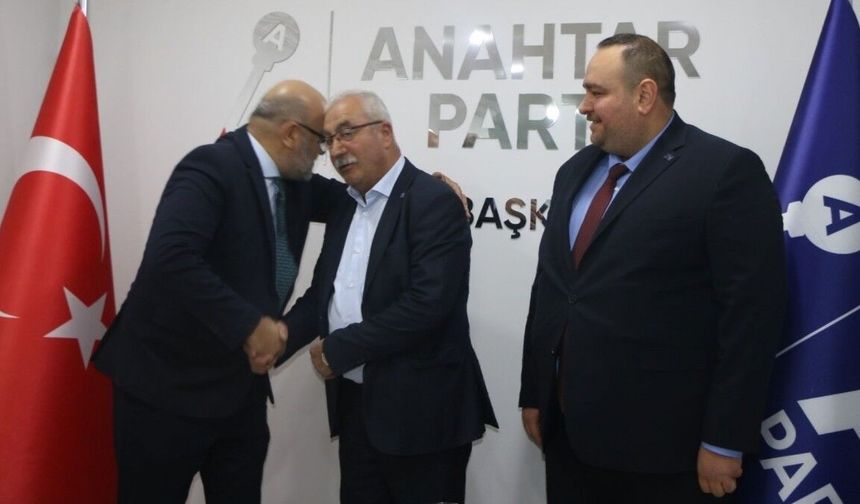 Anahtar Parti Genel Başkan Yardımcısı Aydos Adıyaman'da: CHP'li Şükrü Cem Anahtar Parti'ye katıldı - Videolu Haber