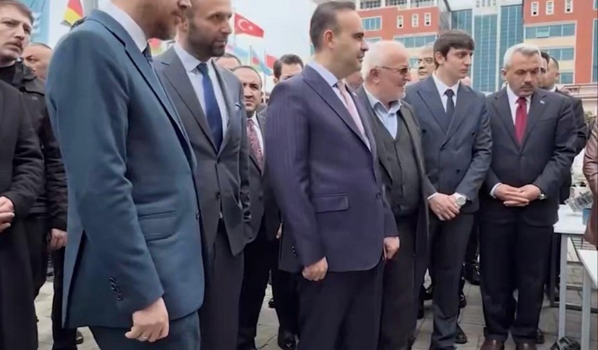 Bakan Kacır: "Gençlerimizin Yanında Olmaya Devam Edeceğiz”