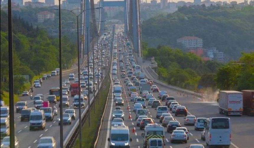 İstanbul'da Kente Dönüş Yolculuğu Trafik Yoğunluğunu Artırdı