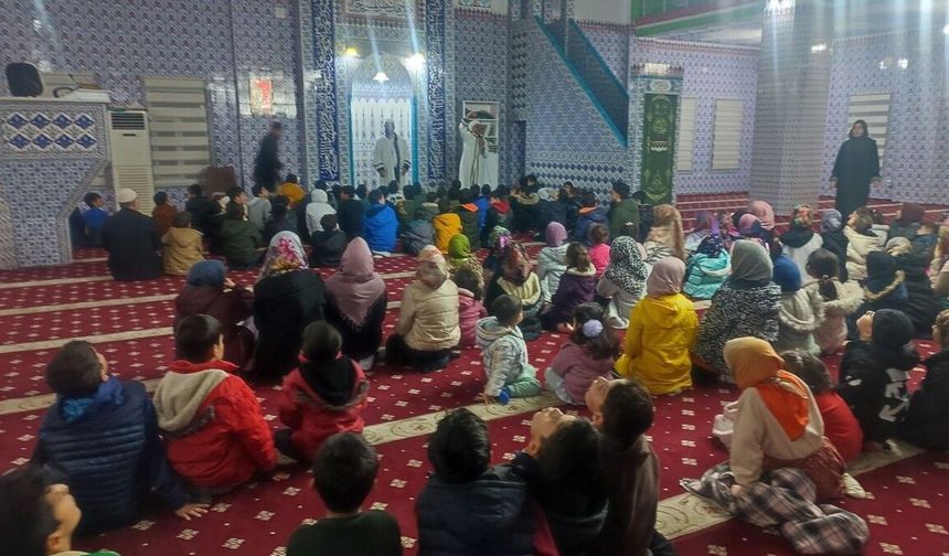 Kahta'da 4-6 Yaş Kur'an kursu öğrencileri Kur'an'a geçiş sevinci yaşadı