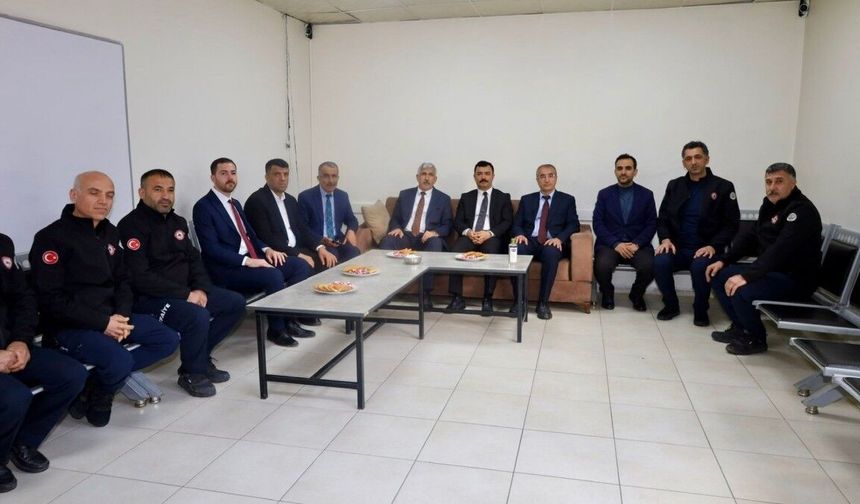 Protokol üyelerinden Kahta İtfaiye Müdürlüğü'ne bayram ziyareti