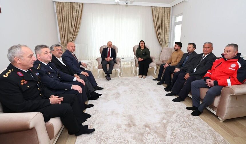 Vali Varol'dan Şehit Vedat Mutlu'nun ailesine Ramazan Bayramı ziyareti