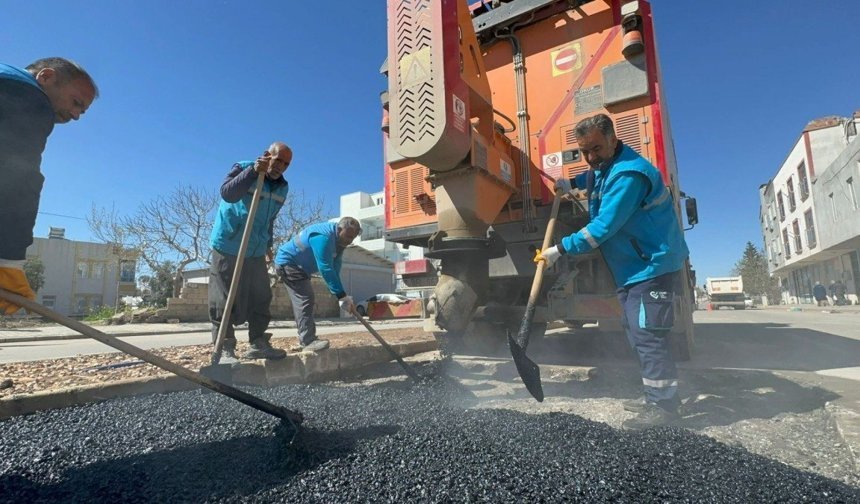 Adıyaman Belediyesi zarar gören yollarda asfalt onarım çalışmaları sürdürüyor