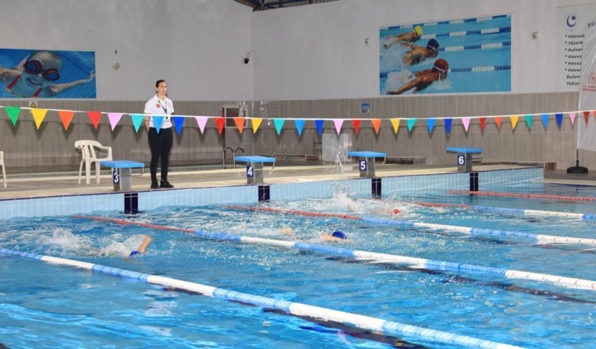 Adıyaman'da, 23 Nisan 2. TBMM Kupası Yüzme İl Birinciliği Müsabakaları Tamamlandı
