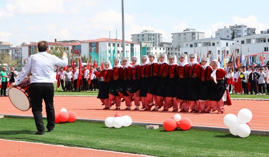 Adıyaman'da 23 Nisan büyük bir coşku ve renkli etkinliklerle kutlandı