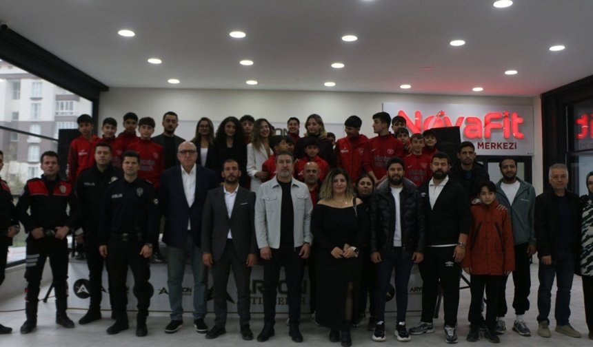 Adıyaman'da Genç Nesiller Derneği'nden 'siber suçlara karşı' bilinçlendirme paneli - Videolu Haber