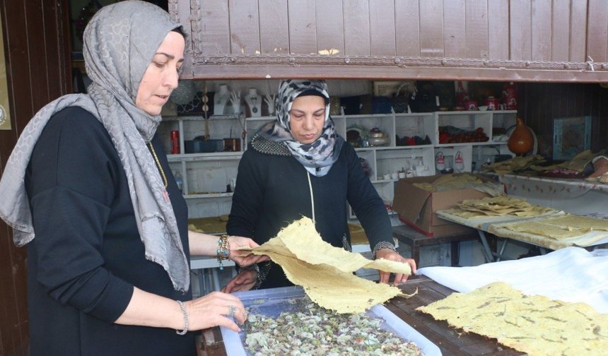 Adıyaman'da kadınlar arpa sapını kağıda dönüştürüyor: Amerika'da sergi haline getirilecek - Videolu Haber