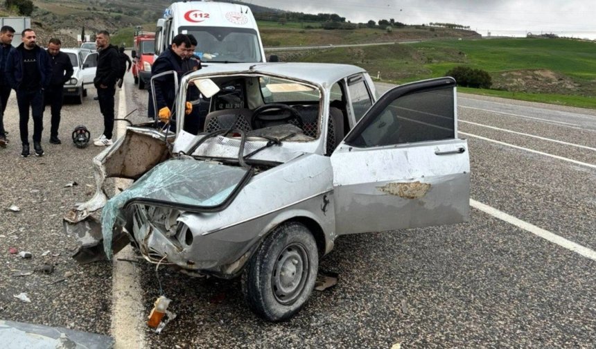 Adıyaman'da Otomobillerin karıştığı kazada 1 kişi yaralandı - Videolu Haber