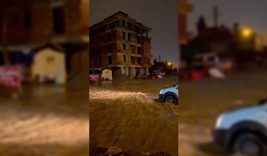Adıyaman'da sağanak yağış sonrası cadde ve sokaklar sular altında kaldı - Videolu Haber