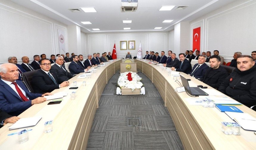 Adıyaman'da Vali Varol Başkanlığında afet sonrası çalışmalar masaya yatırıldı