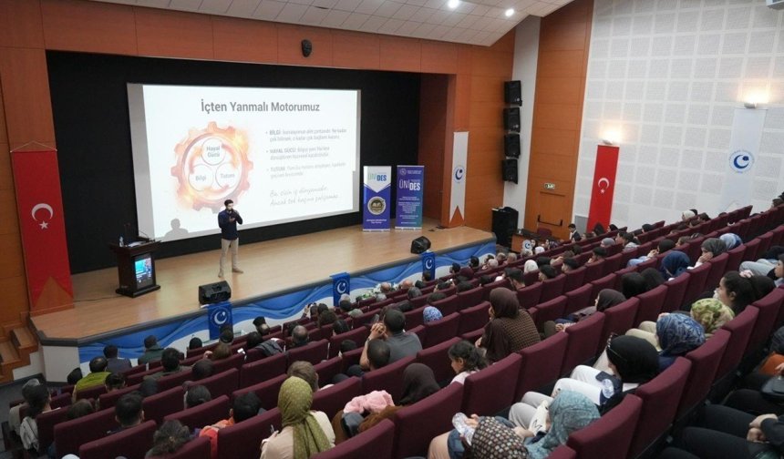 ADYÜ'de 'Bilimde ve Sanatta Yaratıcılık' konulu konferans düzenlendi