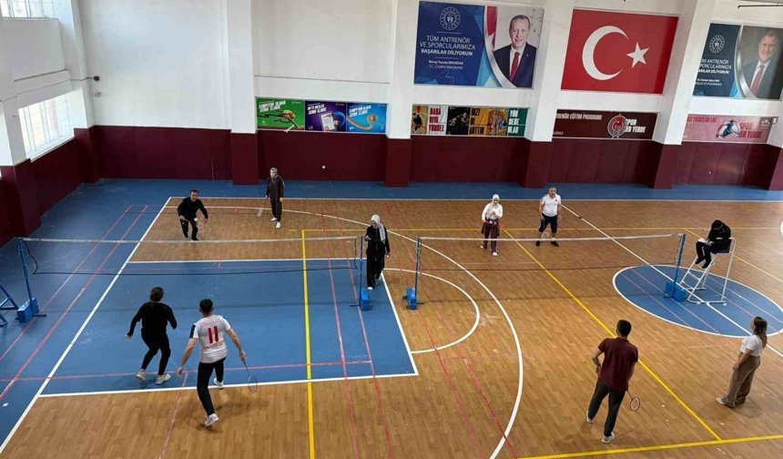 Adıyaman'da kurum içi badminton turnuvası düzenlendi