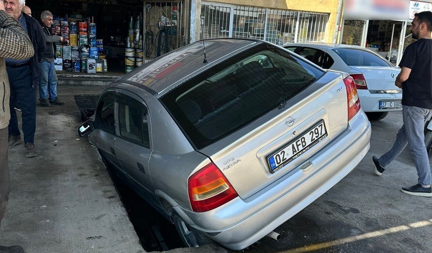 Adıyaman'da otomobil bakım kanalına düştü